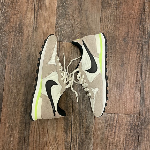 Nike Shoes - International Nike Sneaker